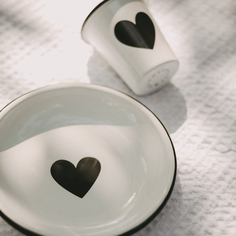 Eulenschnitt Emaille Teller grosses Herz – jetzt kaufen