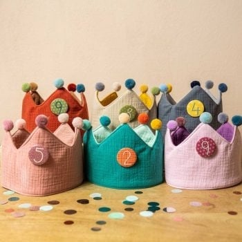 Papierdrachen Geburtstagskrone Musselin – Graublau – jetzt kaufen